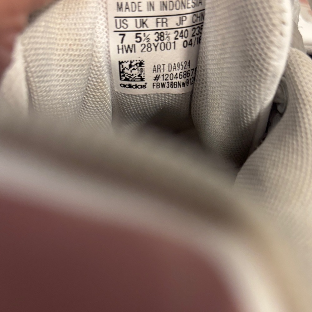 Addidas shoes - Picture 3 of 3